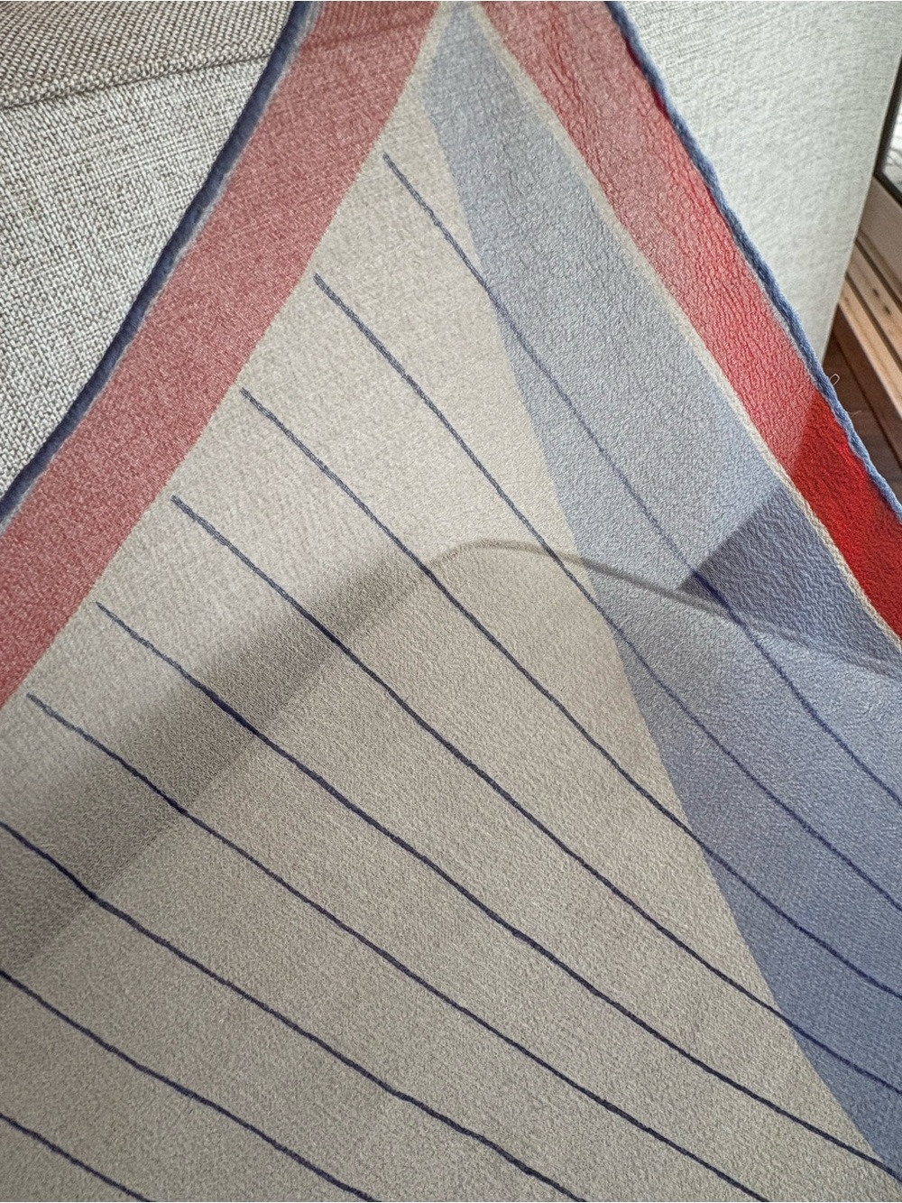 Vintage Vera Neumann scarf. 21x22. Geometric. Navy red, lavender. - Picture 7 of 7